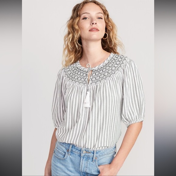 Old Navy Tops - Nwt Old Navy Poet Embroidered Blouse Short Sleeve Tassels 2X White Gray